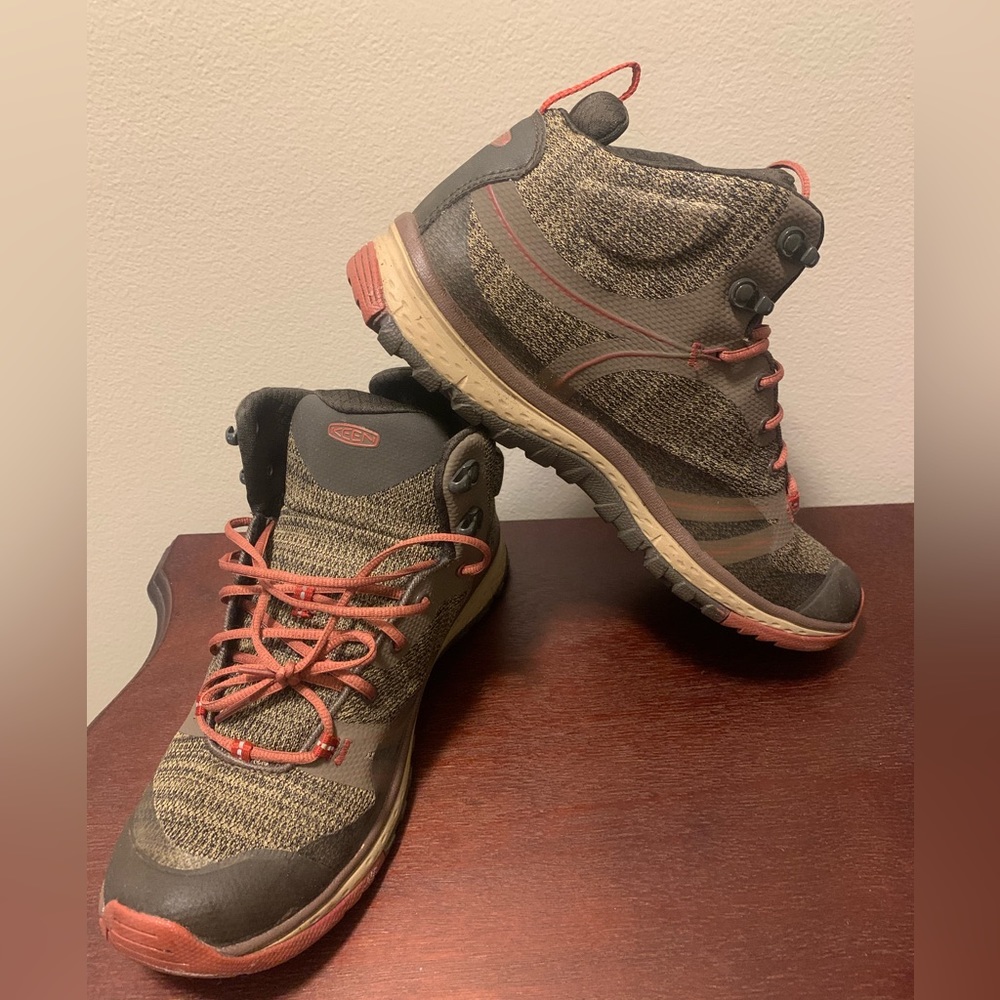 Keen Womens hiking boots